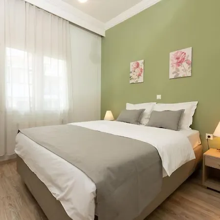 Spacious In Old Town - Private Parking *