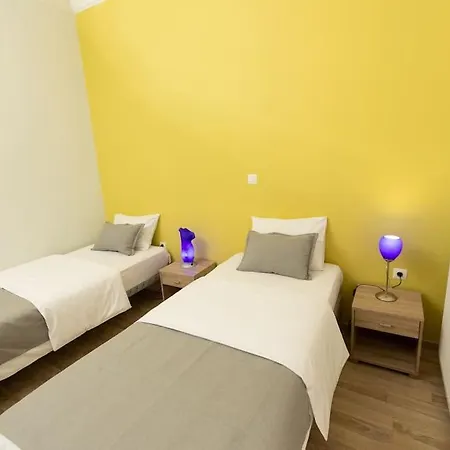 Daire Spacious In Old Town - Private Parking