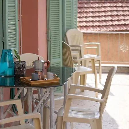 Spacious In Old Town - Private Parking Daire