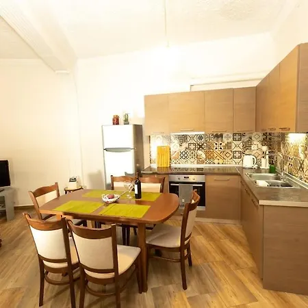 Spacious In Old Town - Private Parking * Selanik